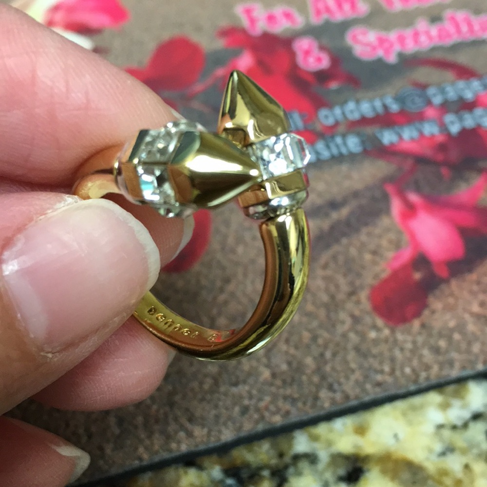 Henri Bendel ring
